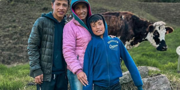 Foto: Redes sociales. Esta es Nubia con sus Hijos, una familia transformada gracias a la energía de HG Ingeniería.